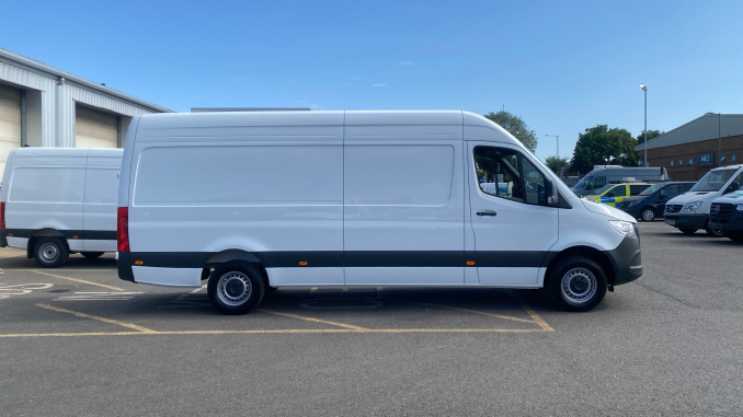 Mercedes-Benz Sprinter 315Cdi L3 Diesel Rwd 3.5t H2 Pro Van 9G-Tronic - Image 9